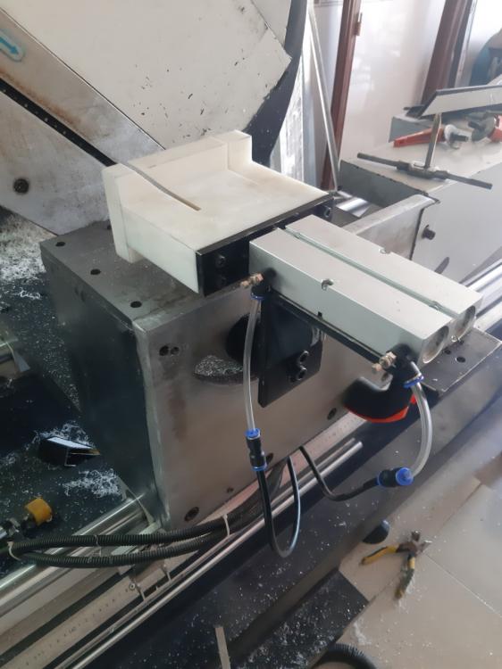 Ben kẹp phôi máy cắt