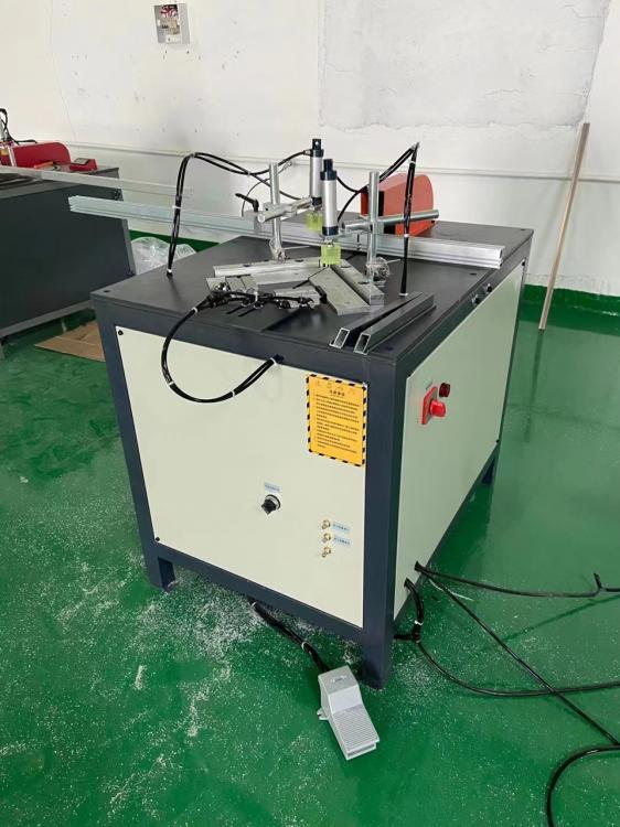 Máy cắt nhôm nội thất đa chức năng mở rộng Máy cắt nhôm nội thất đa chức năng mở rộng