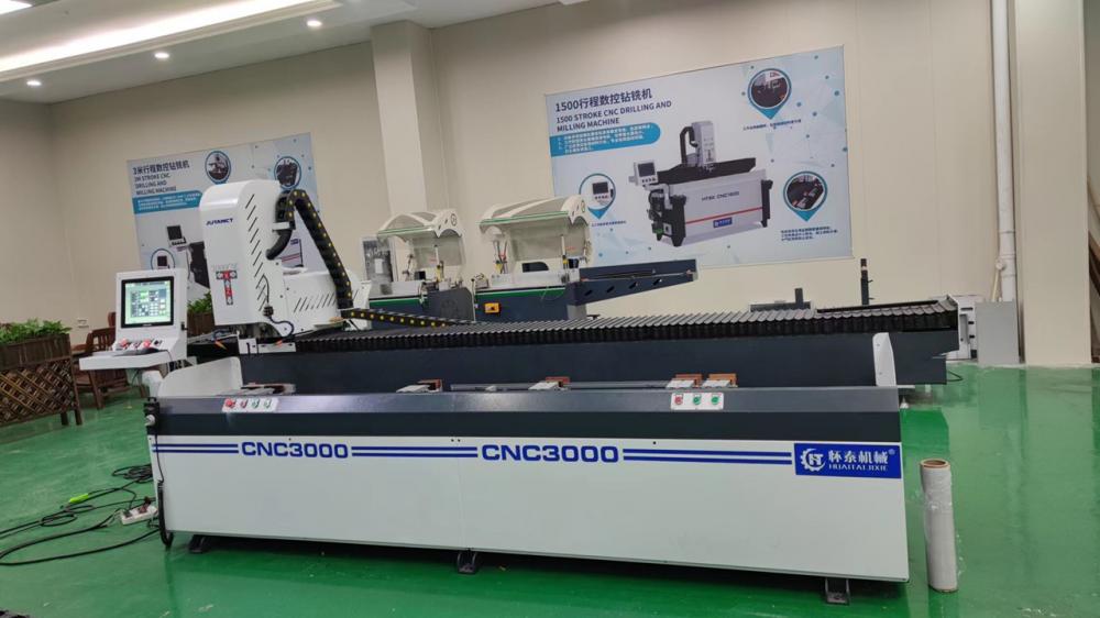 Máy phay CNC hành trình 3000 Máy phay CNC hành trình 3000