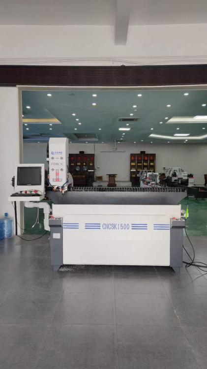 Máy phay khoá CNC hành trình 1500 Máy phay khoá CNC hành trình 1500